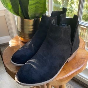 Suede black boots
